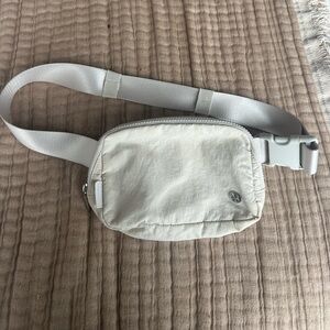 Lululemon Everywhere Belt Bag 1L in White Opal